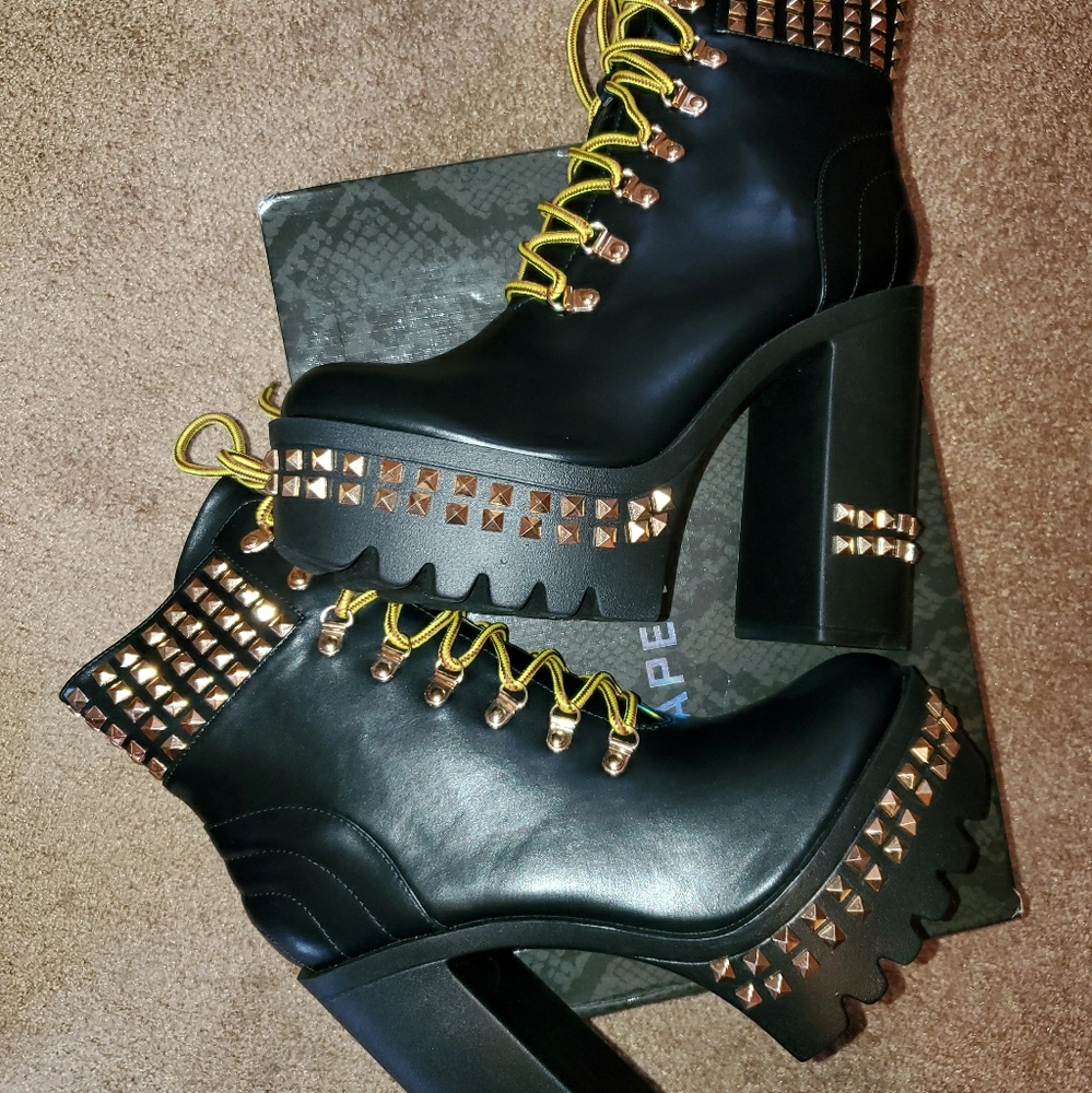 cape robin. Black studded boots